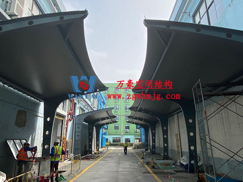 膜結(jié)構(gòu)車棚定做哪里好？膜結(jié)構(gòu)生產(chǎn)廠家哪家好？