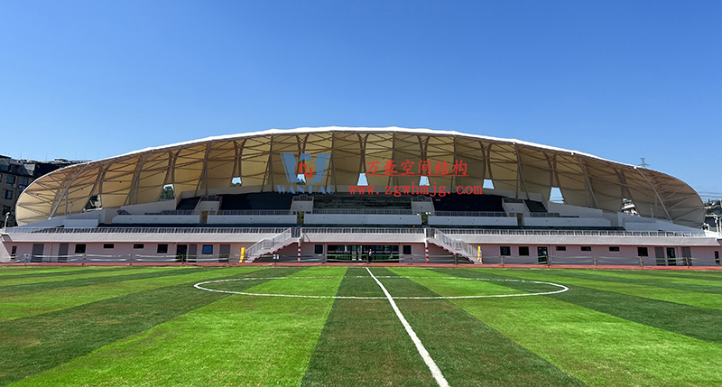 膜結構體育場