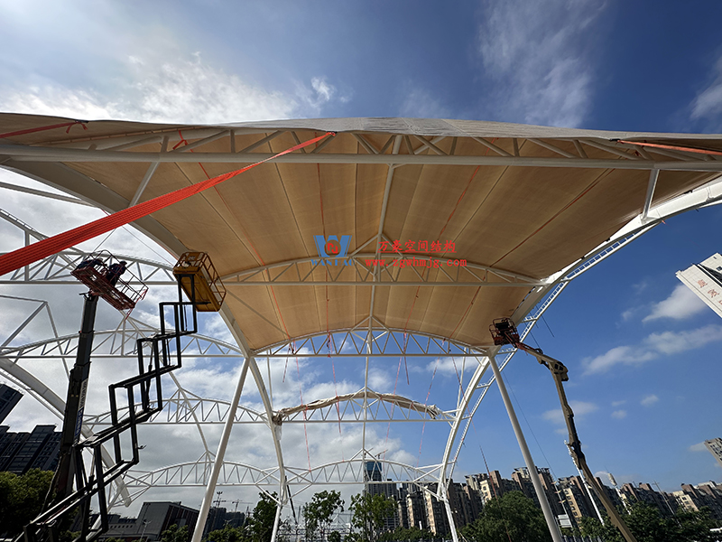 “邊角料”變“金角銀邊”|溫州惠民路西側綠地球場鋼膜結構工程最新施工進度