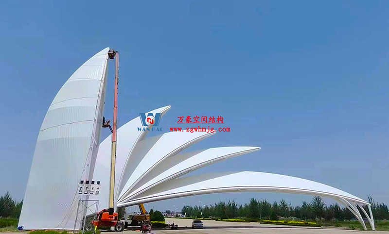 陜西定邊馬蓮灘沙漠公園鋼膜結構工程“奮力快跑”，工程“進度條”刷新了!