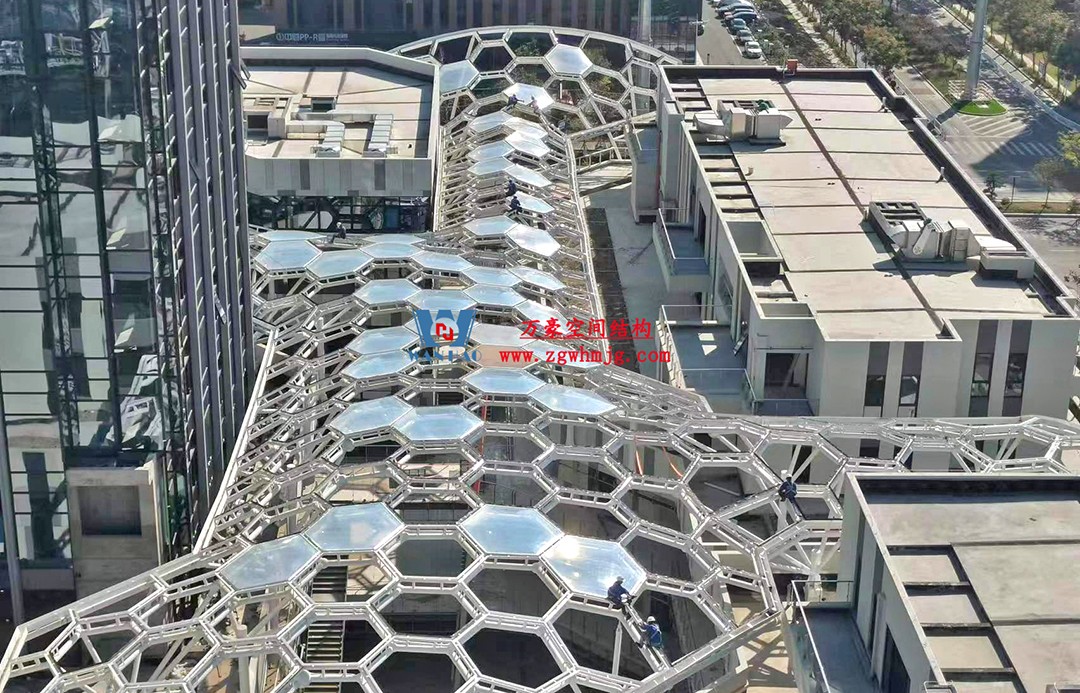 已完工，這個(gè)ETFE氣枕商業(yè)天幕閃亮登場(chǎng)！