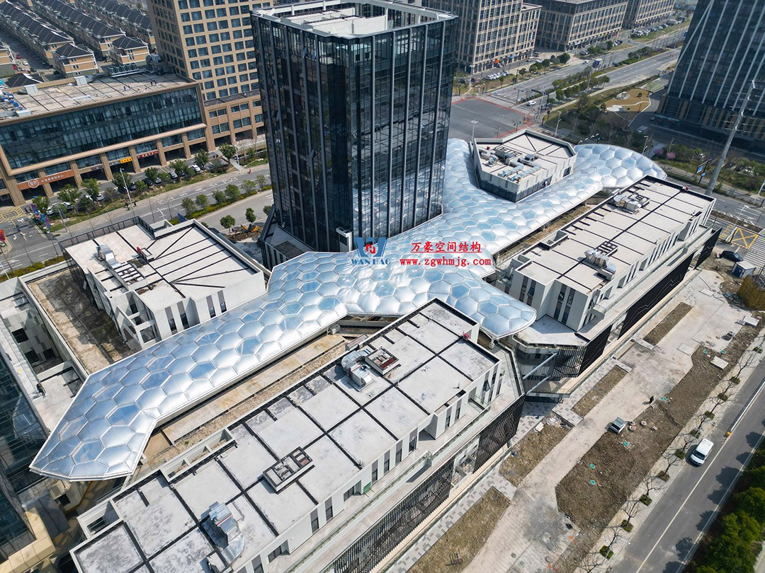 已完工，這個(gè)ETFE氣枕商業(yè)天幕閃亮登場(chǎng)！