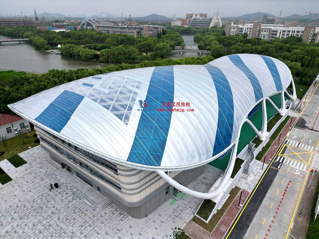 帆影碧波|風(fēng)雨操場上的ETFE膜結(jié)構(gòu)穹頂 帆影碧波|風(fēng)雨操場上的ETFE膜結(jié)構(gòu)穹頂