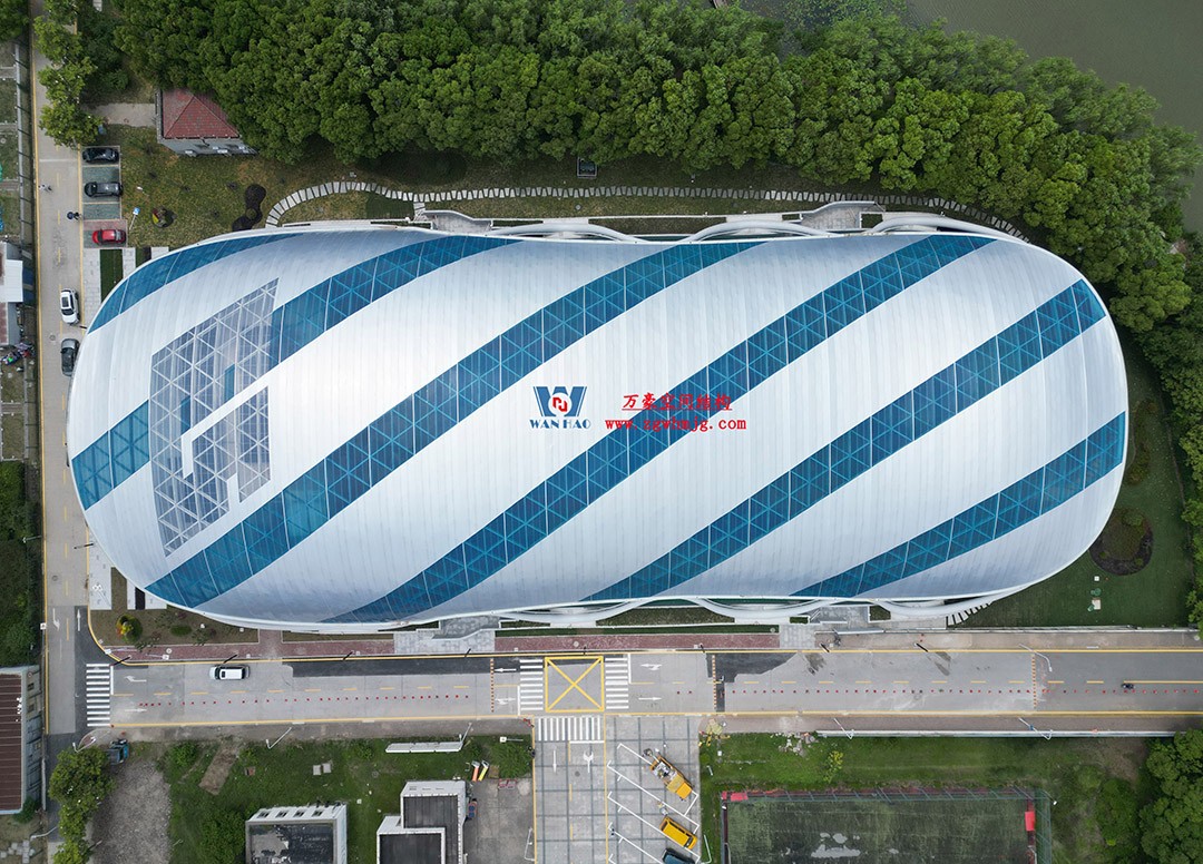 帆影碧波|風(fēng)雨操場上的ETFE膜結(jié)構(gòu)穹頂 帆影碧波|風(fēng)雨操場上的ETFE膜結(jié)構(gòu)穹頂