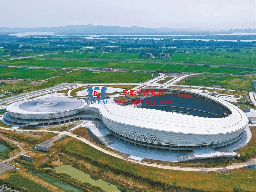 膜結構體育場屋面安裝全解析：從技術要點到經典案例