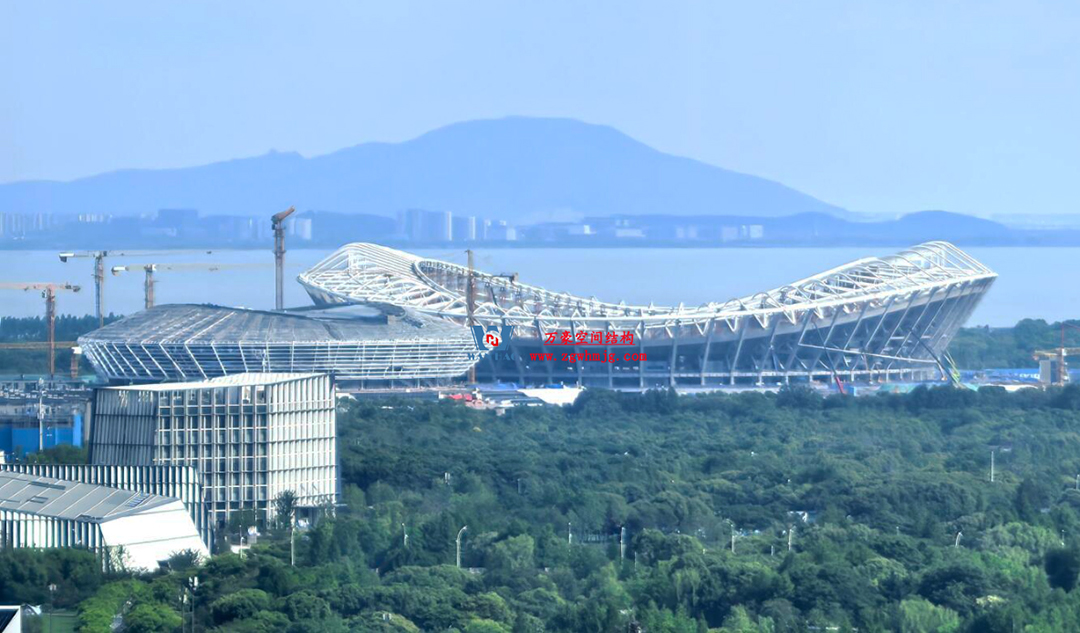 緊跟“蘇超熱浪”，火熱施工中，一只白鷺即將振翅高飛！