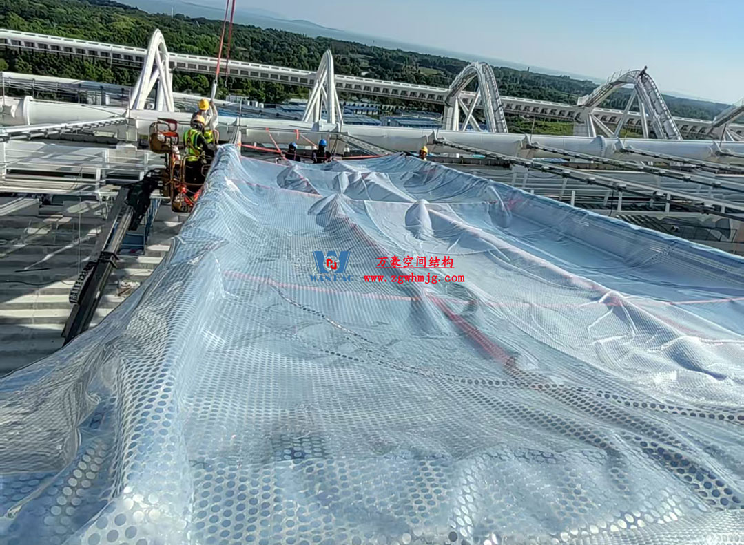 無錫奧體中心體育場ETFE膜首吊成功，太湖畔將閃耀“生態(tài)之光”