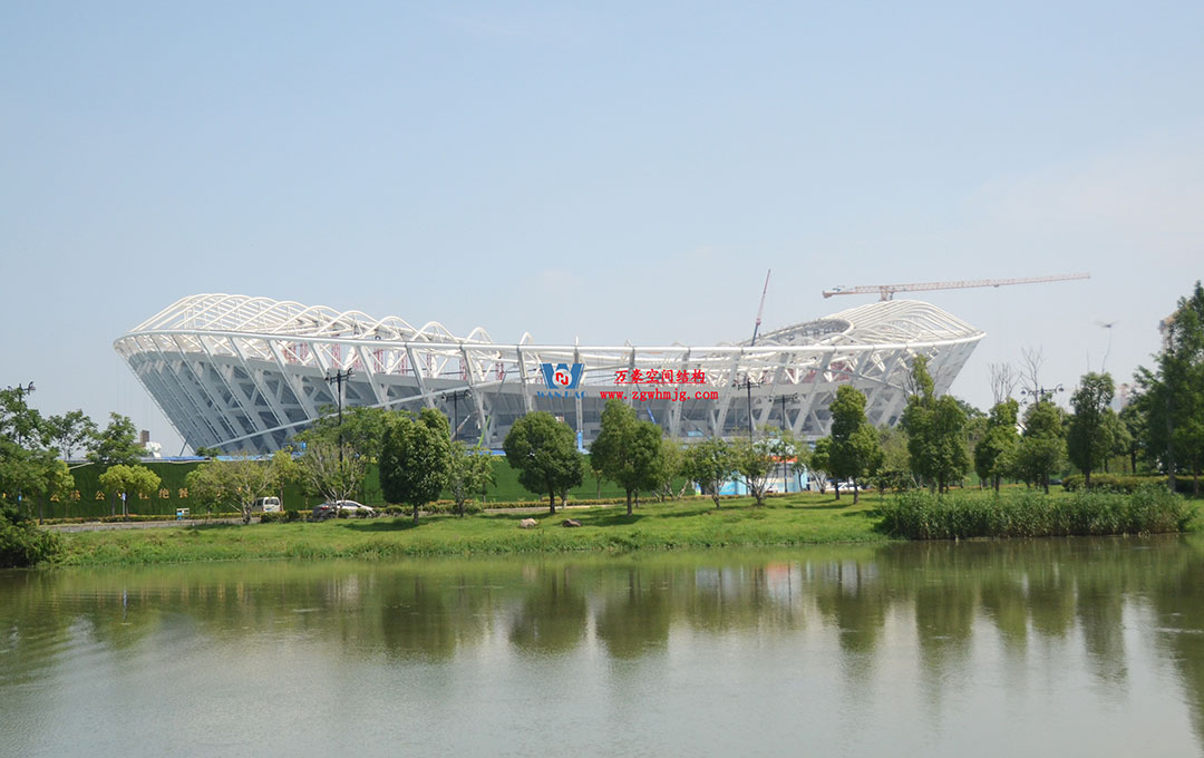無錫奧體中心體育場ETFE膜首吊成功，太湖畔將閃耀“生態(tài)之光”