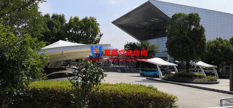 車(chē)棚用什么材料好