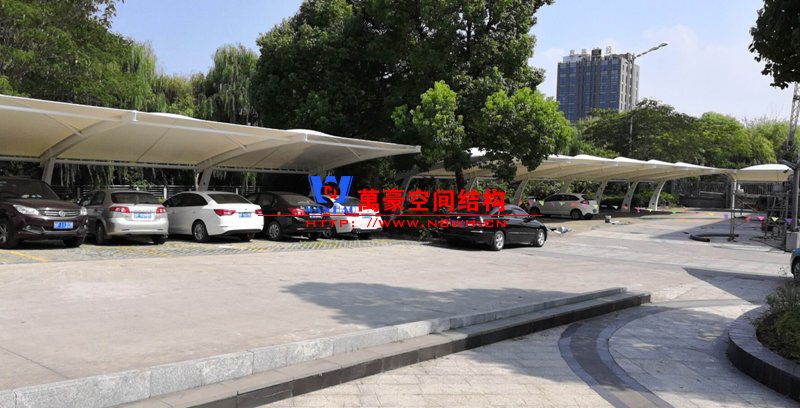 哪種車(chē)棚最結(jié)實(shí)穩(wěn)定