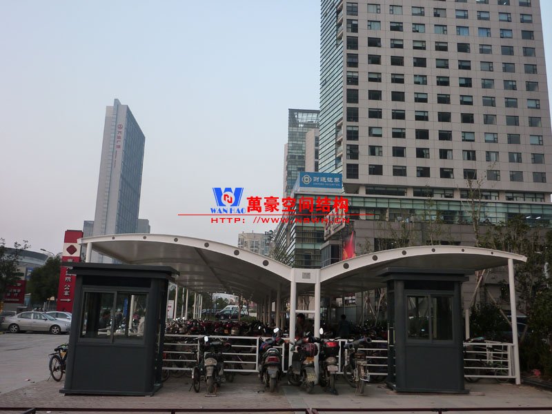 T字型膜結構車棚